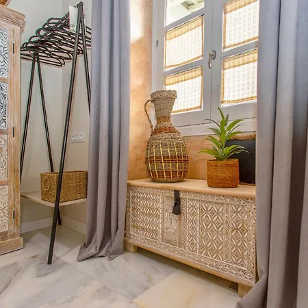 Apartment Wehostcostaluz Le Petit Palace Catedral Con Parking Gratuito *
